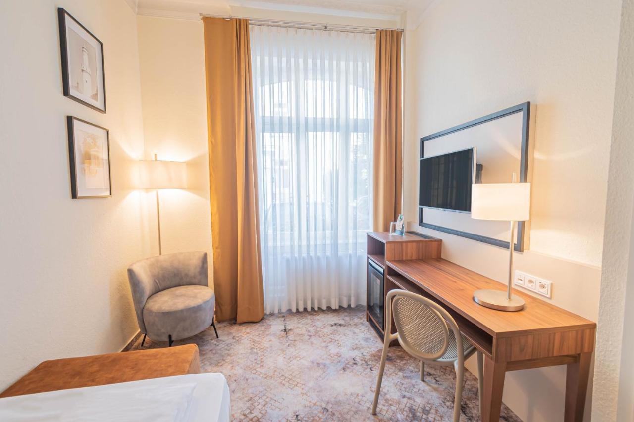 Hotel Villa Am Kurpark Bad Homburg vor der Hohe Bagian luar foto