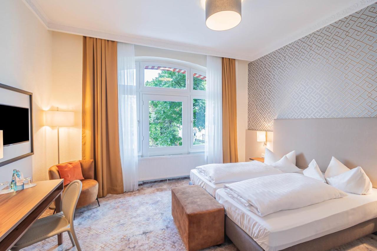 Hotel Villa Am Kurpark Bad Homburg vor der Hohe Bagian luar foto
