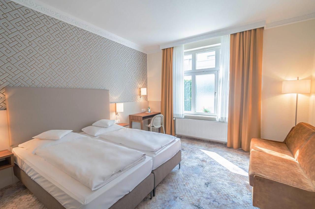 Hotel Villa Am Kurpark Bad Homburg vor der Hohe Bagian luar foto