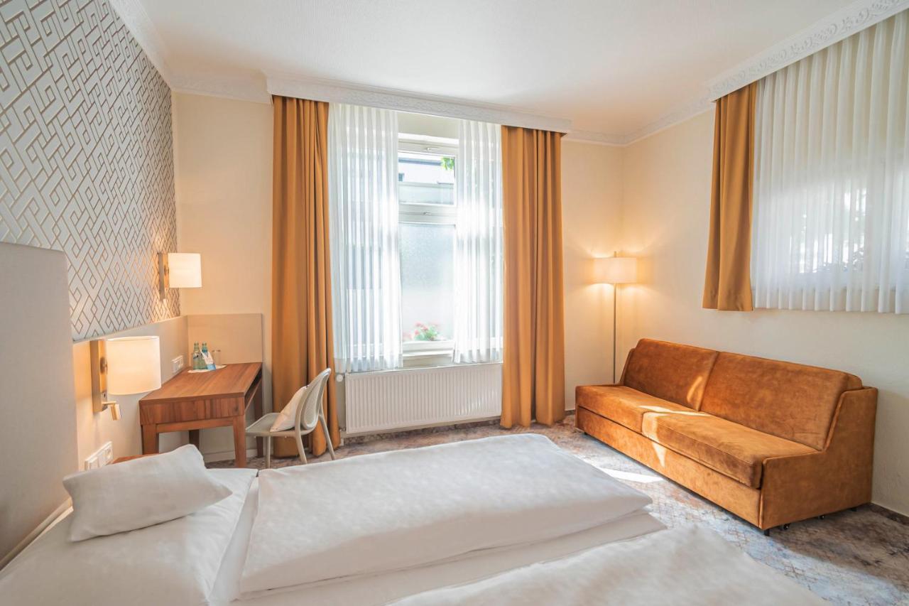 Hotel Villa Am Kurpark Bad Homburg vor der Hohe Bagian luar foto