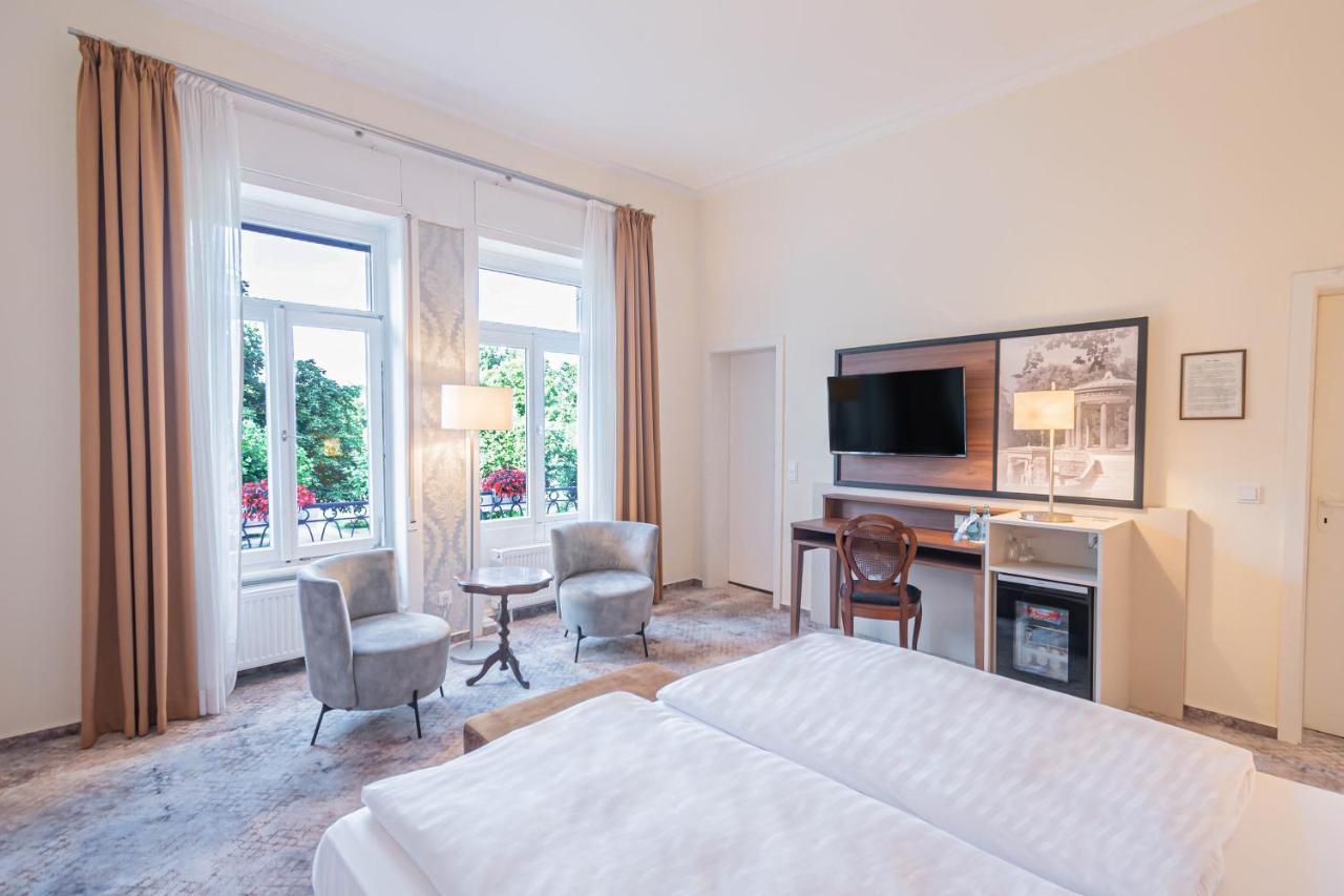 Hotel Villa Am Kurpark Bad Homburg vor der Hohe Bagian luar foto