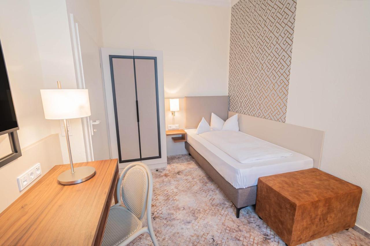 Hotel Villa Am Kurpark Bad Homburg vor der Hohe Bagian luar foto