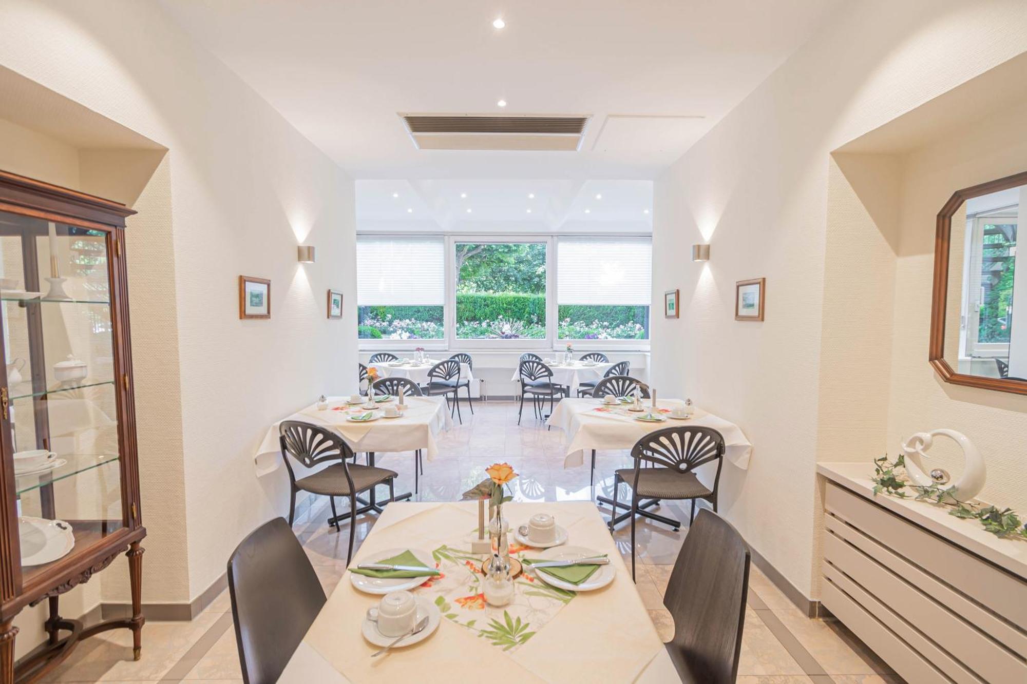 Hotel Villa Am Kurpark Bad Homburg vor der Hohe Bagian luar foto