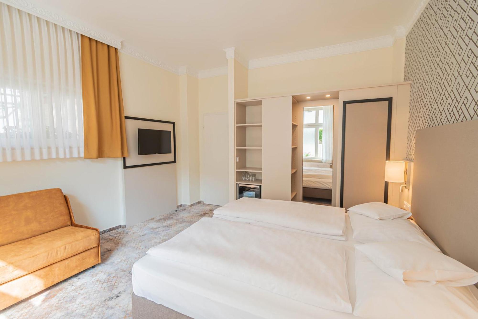 Hotel Villa Am Kurpark Bad Homburg vor der Hohe Bagian luar foto