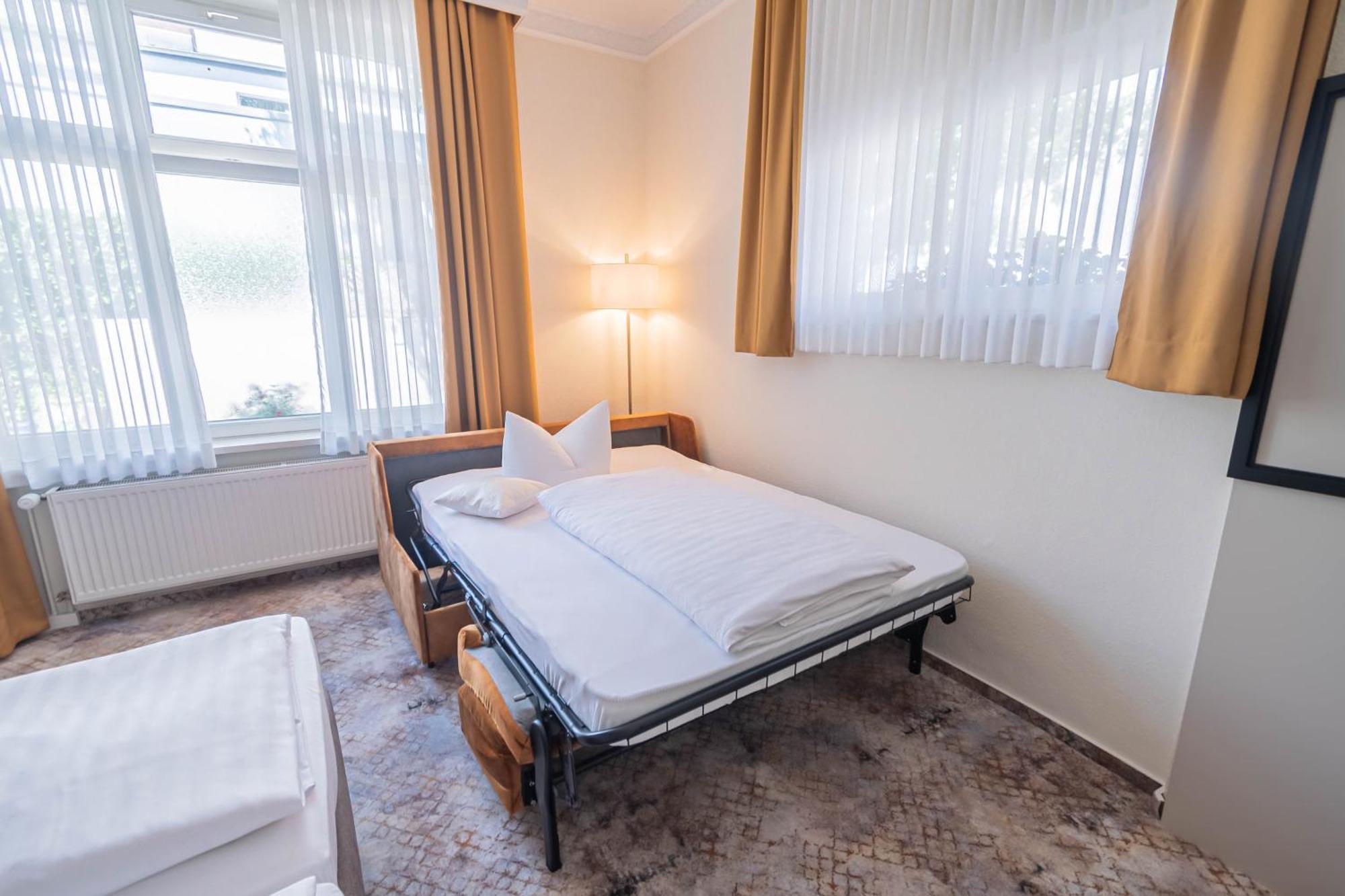 Hotel Villa Am Kurpark Bad Homburg vor der Hohe Bagian luar foto