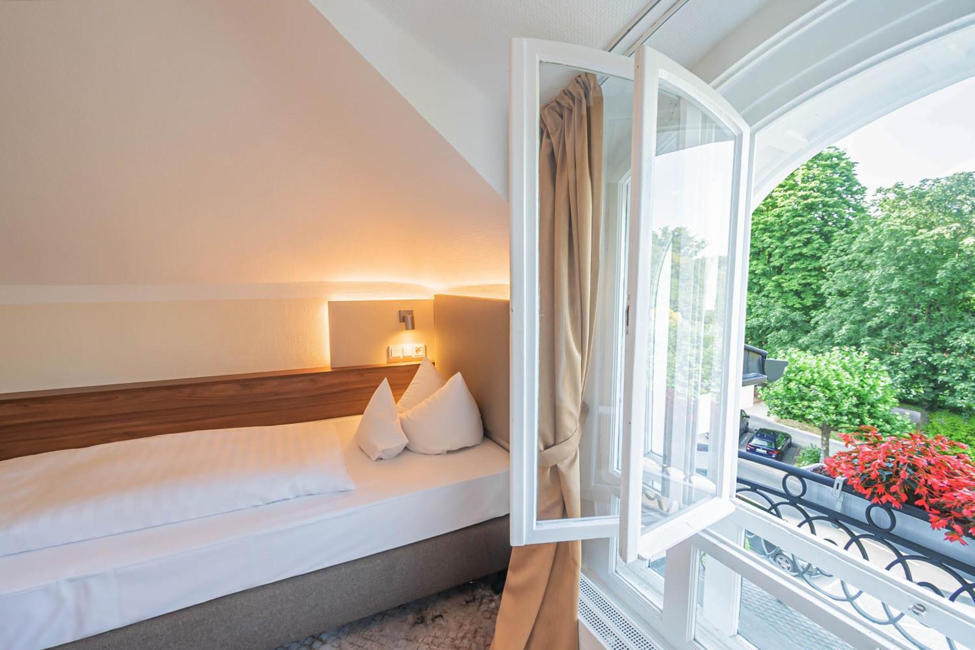 Hotel Villa Am Kurpark Bad Homburg vor der Hohe Bagian luar foto
